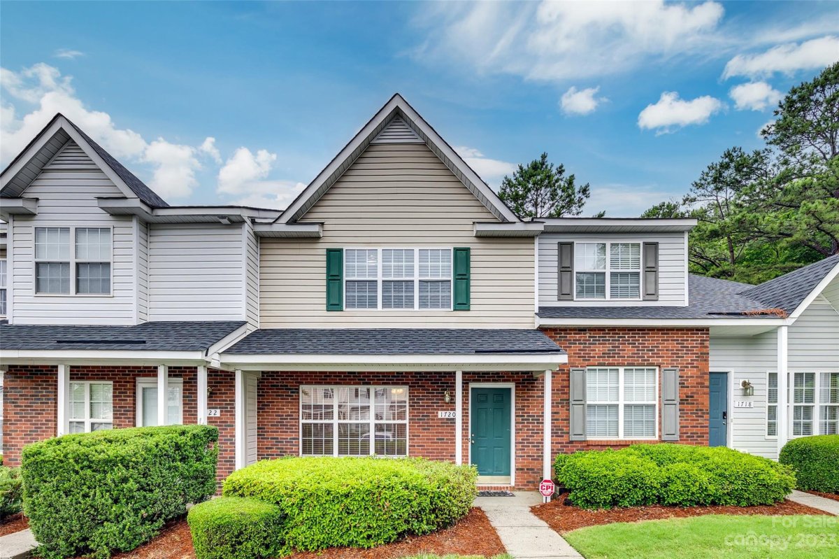 1720 Forest Side Lane