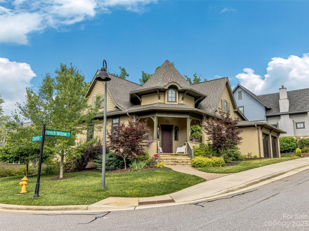 88 Chantilly Drive