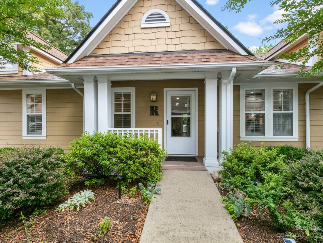 802 Woodlea Court