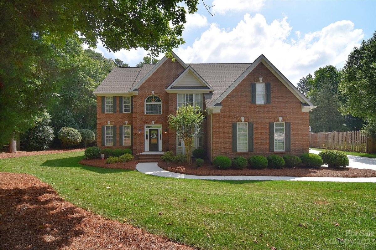 6400 Hollow Oak Drive