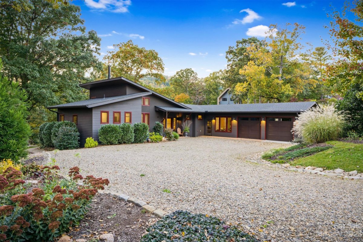 38 Wandering Oaks Way