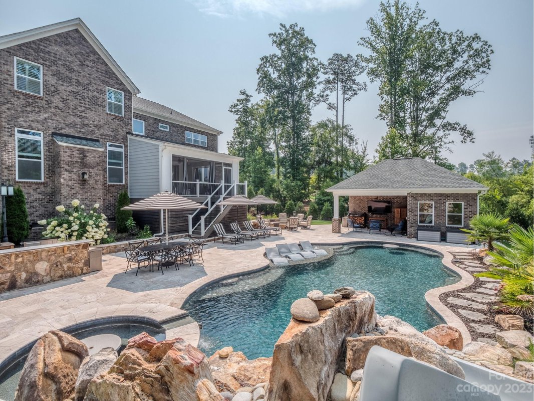 411 Turtleback Ridge