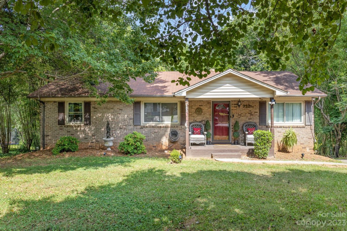 922 Canterbury Court