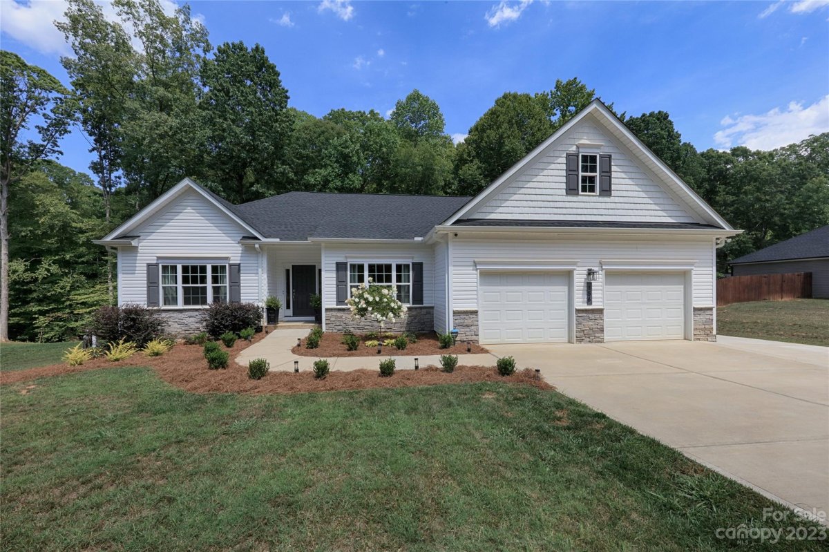156 Holly Springs Loop