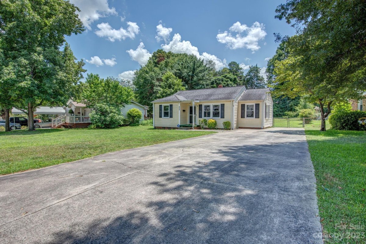 1501 Poston Circle