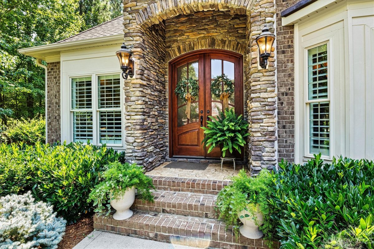 117 Wolf Hill Drive