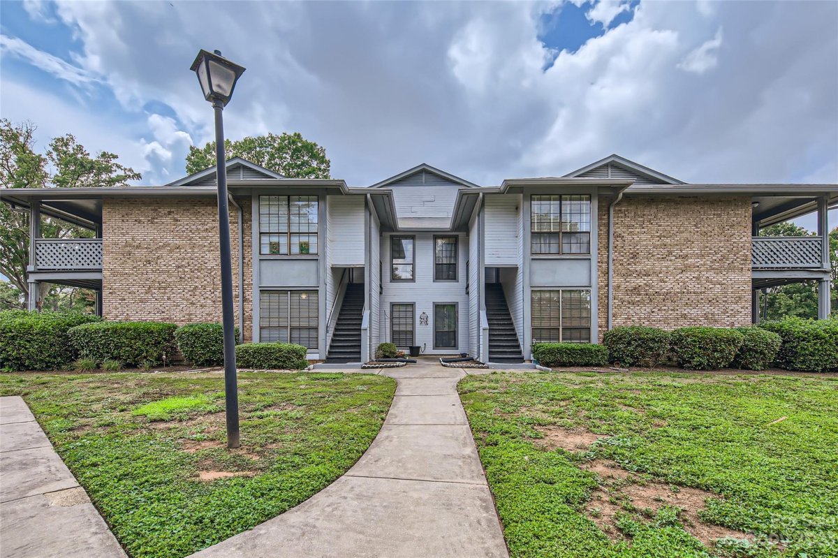 5863 Harris Grove Lane