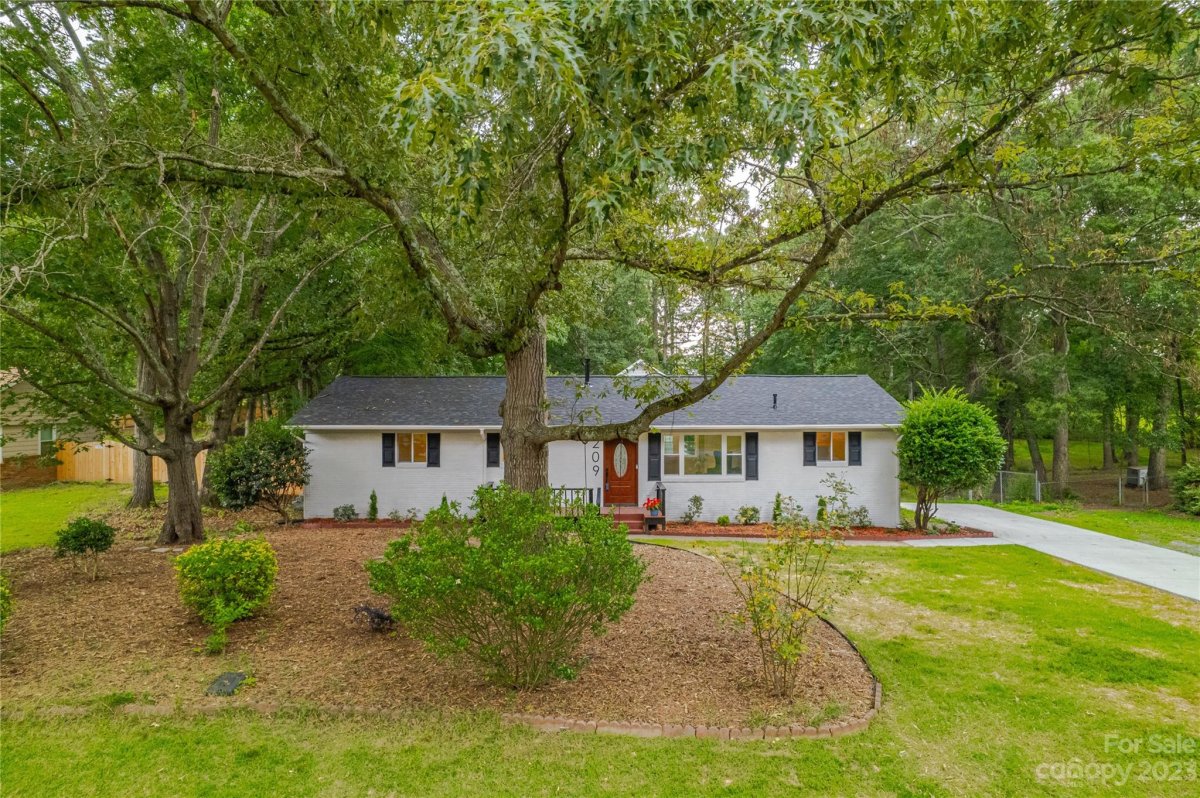 209 White Oak Lane