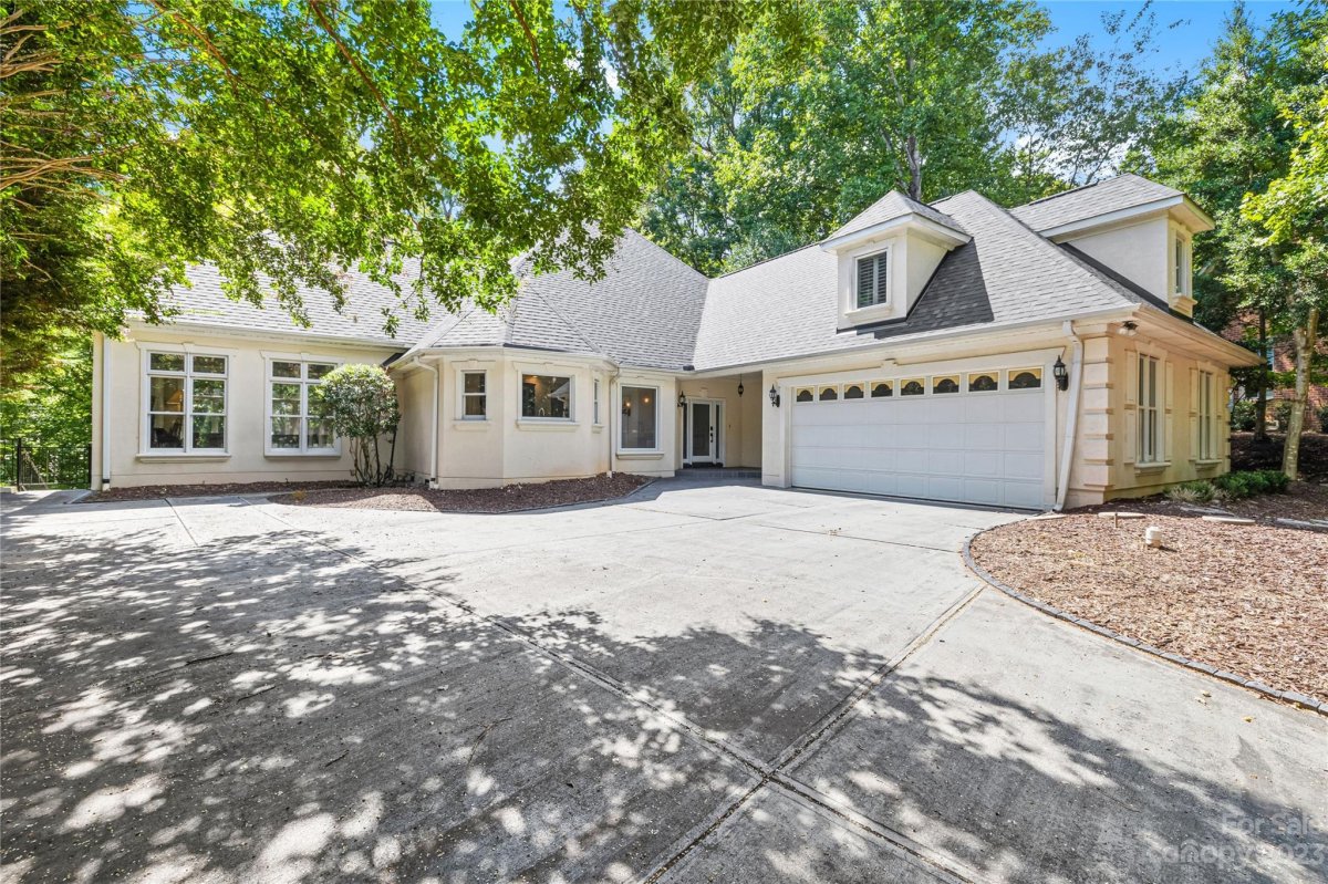 3035 Dodsworth Drive