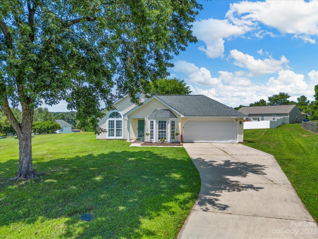 113 N Woodcliff Lane