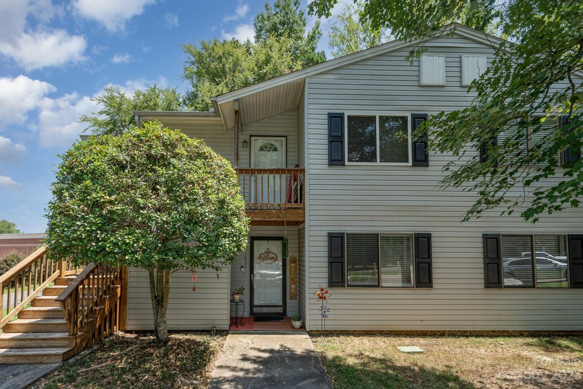 1671 Hunters Trail