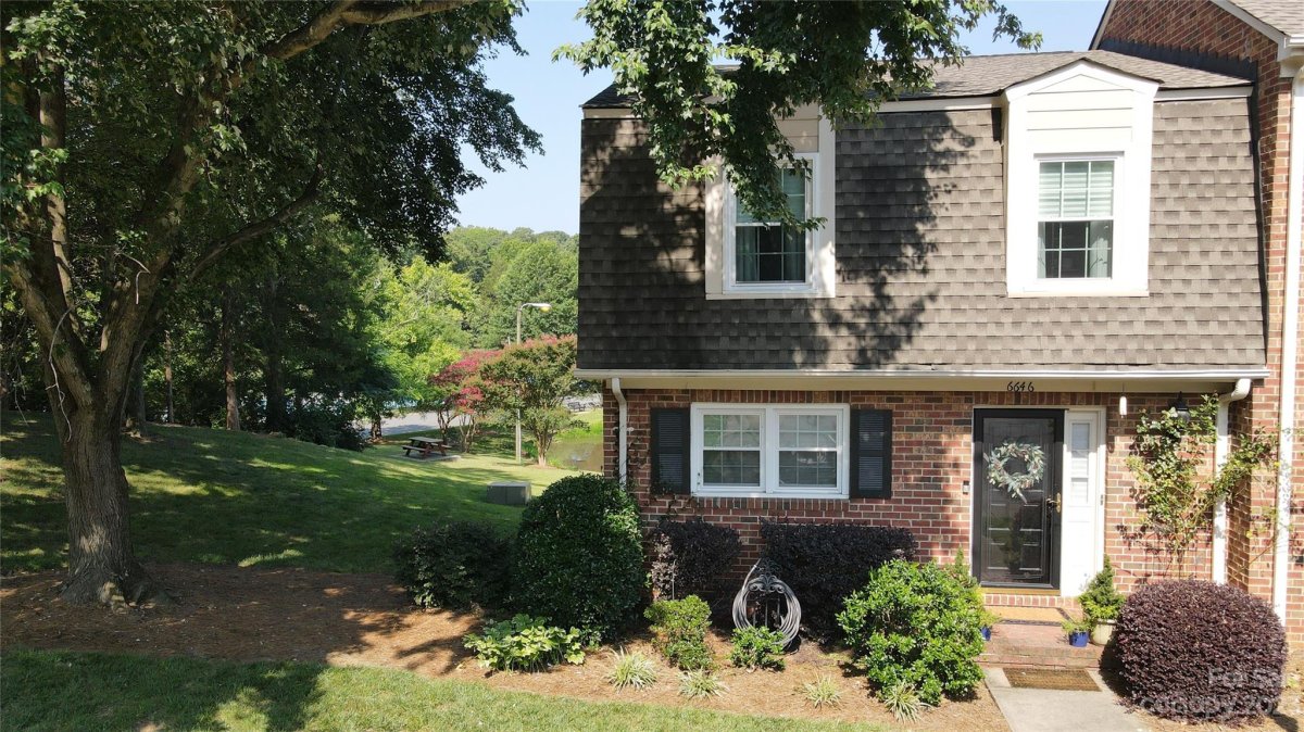 6646 Bunker Hill Circle
