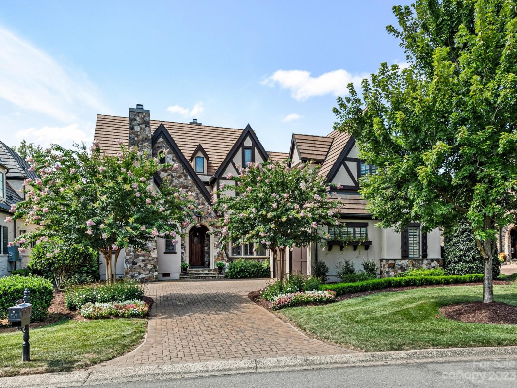 314 Royal Crescent Lane