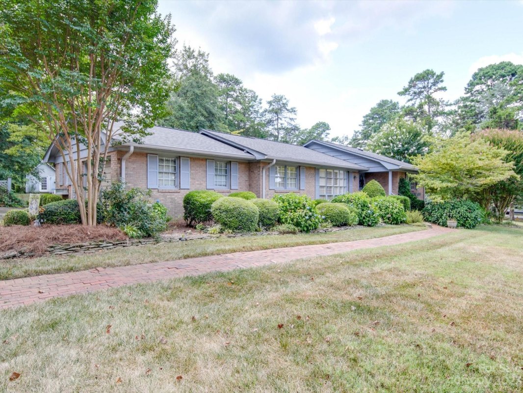8536 Circle Drive