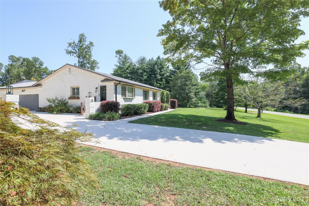 25 Bowen Drive