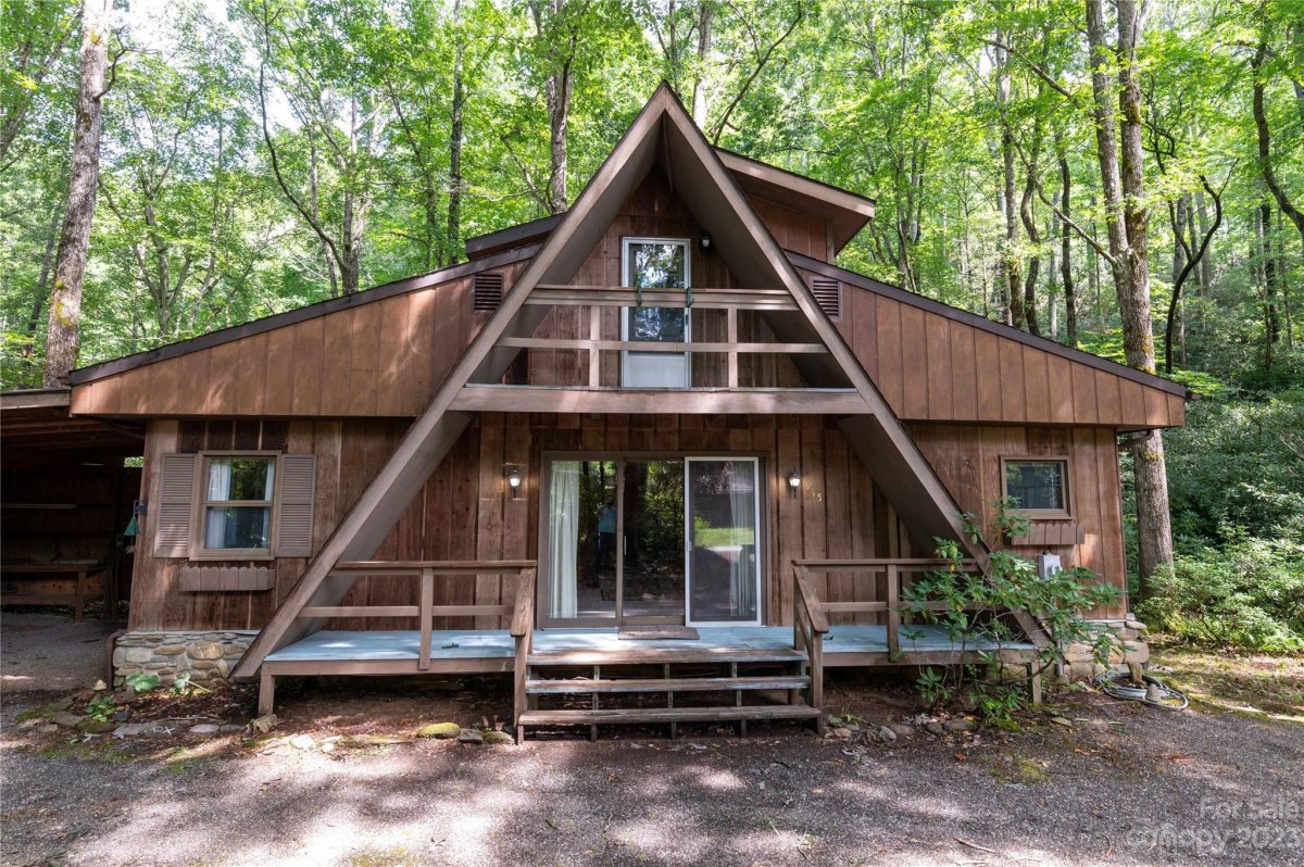 915 Toe River Road