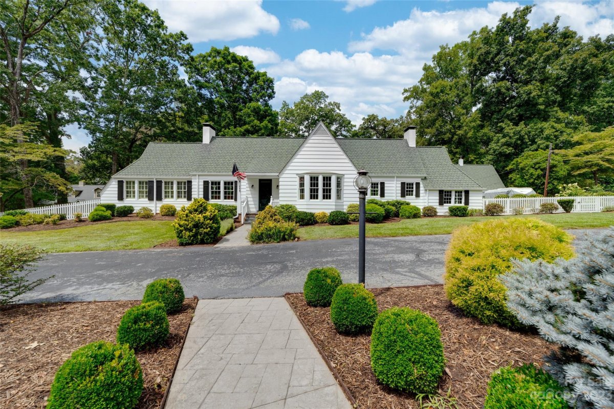 116 Colonial Drive