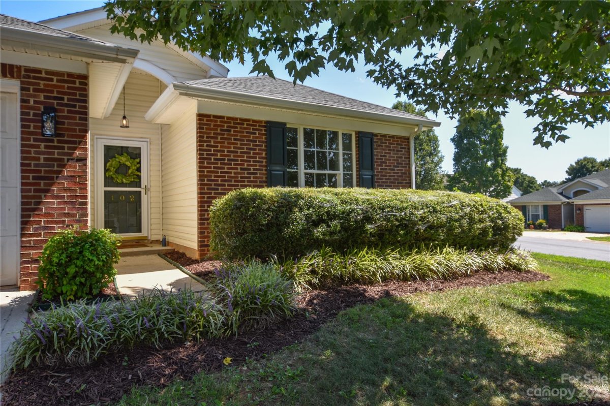 102 Creston Court