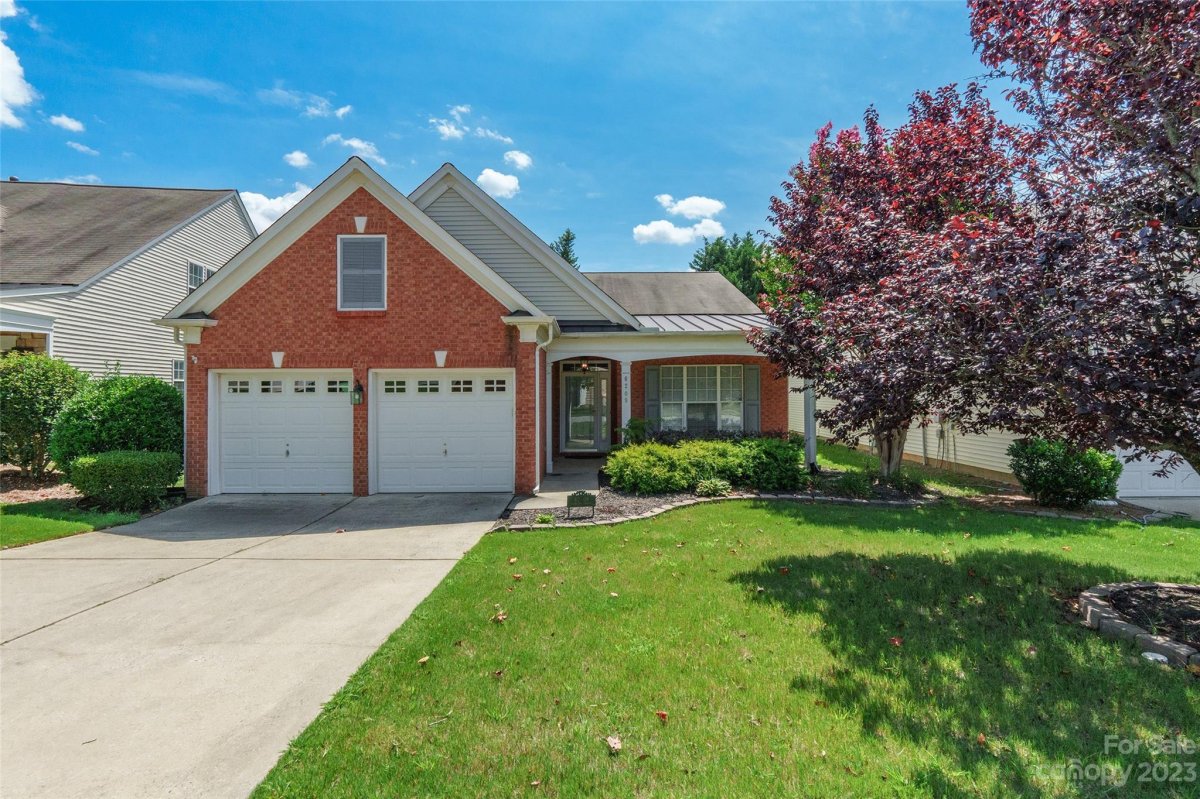 6208 Woodland Commons Drive