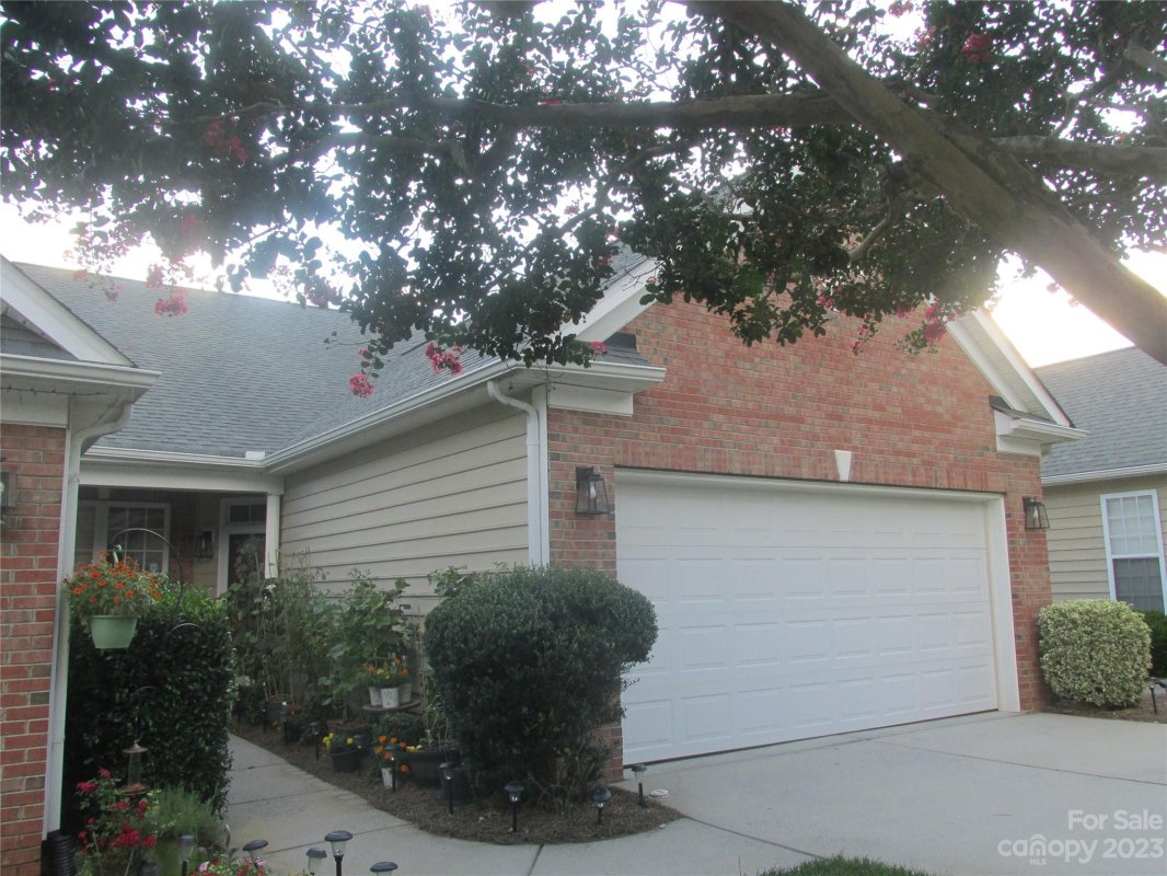 1664 Onyx Ridge
