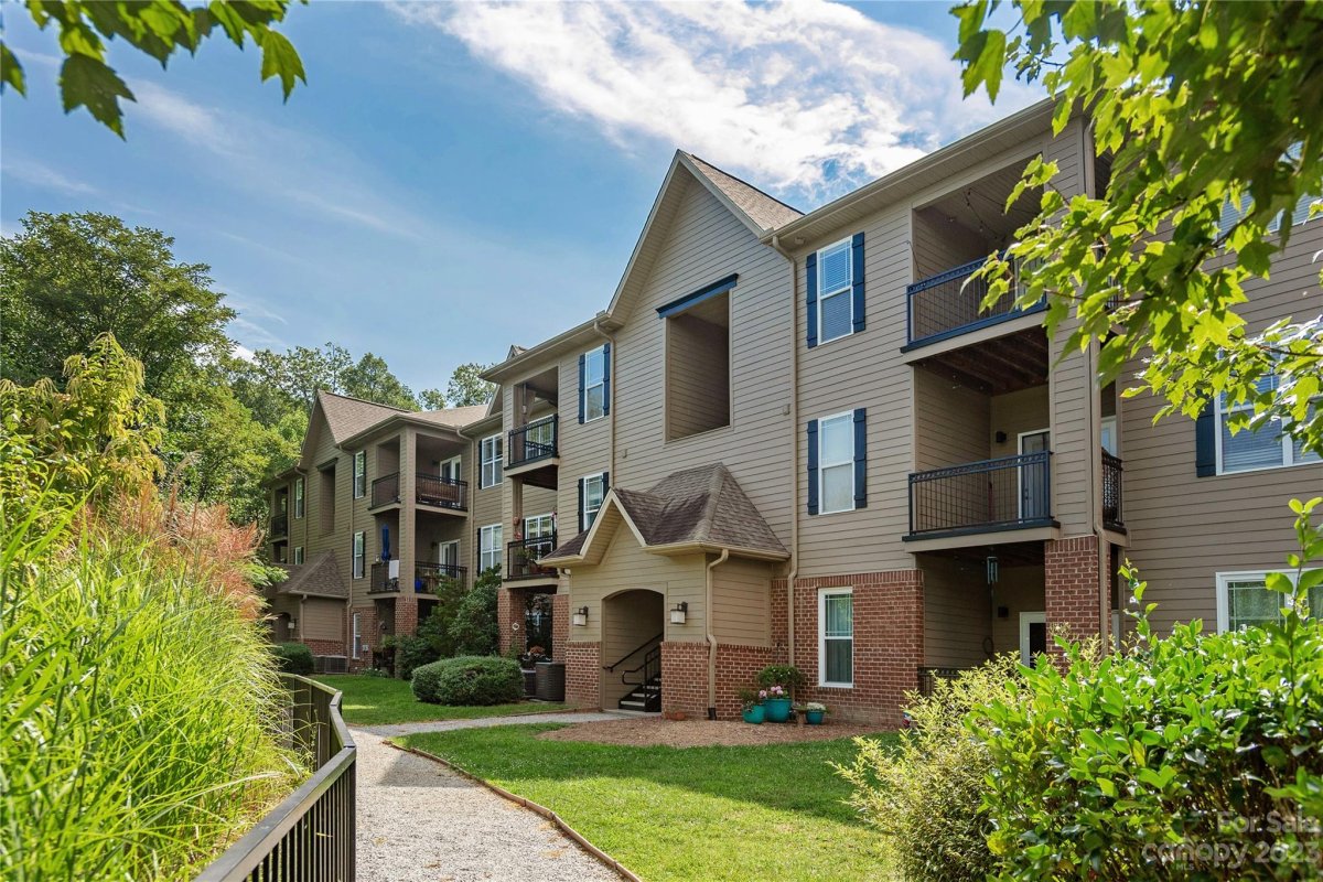 202 Brickton Village Circle 303