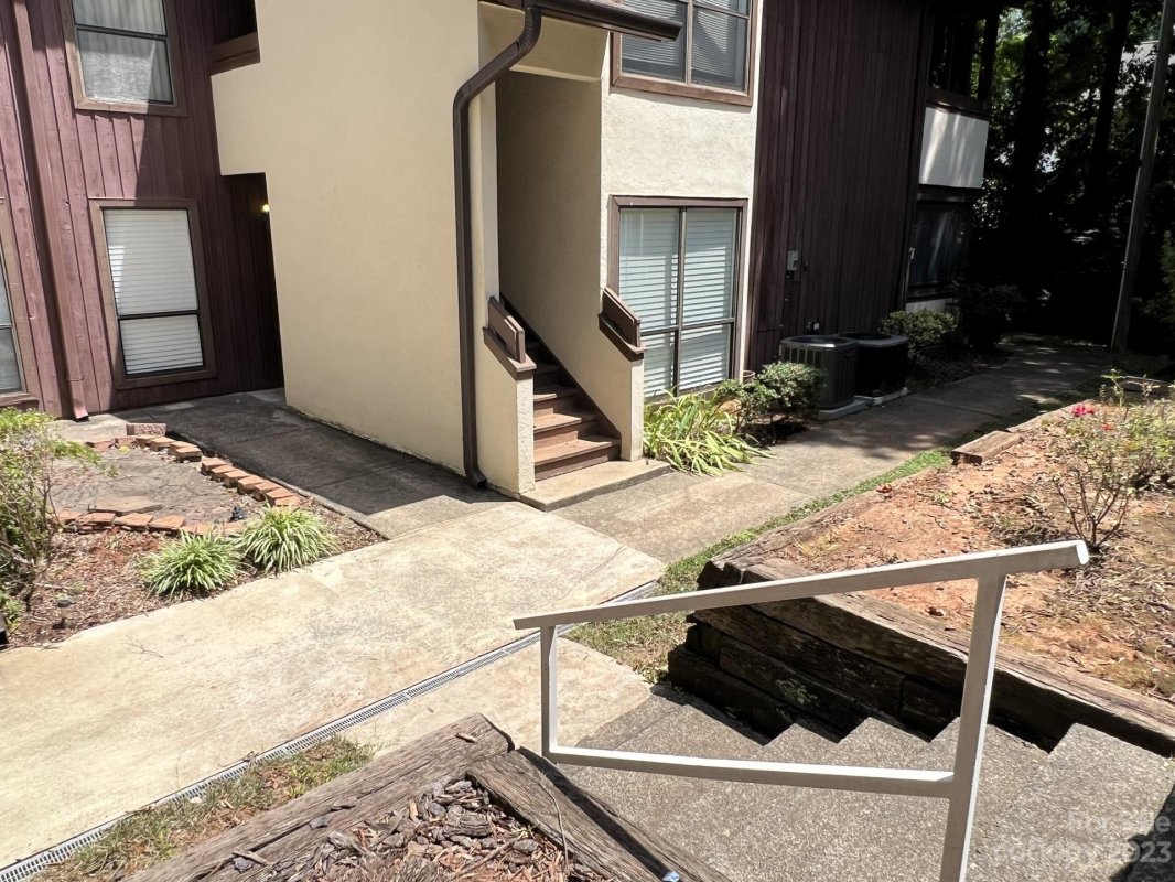 7370 Winery Lane