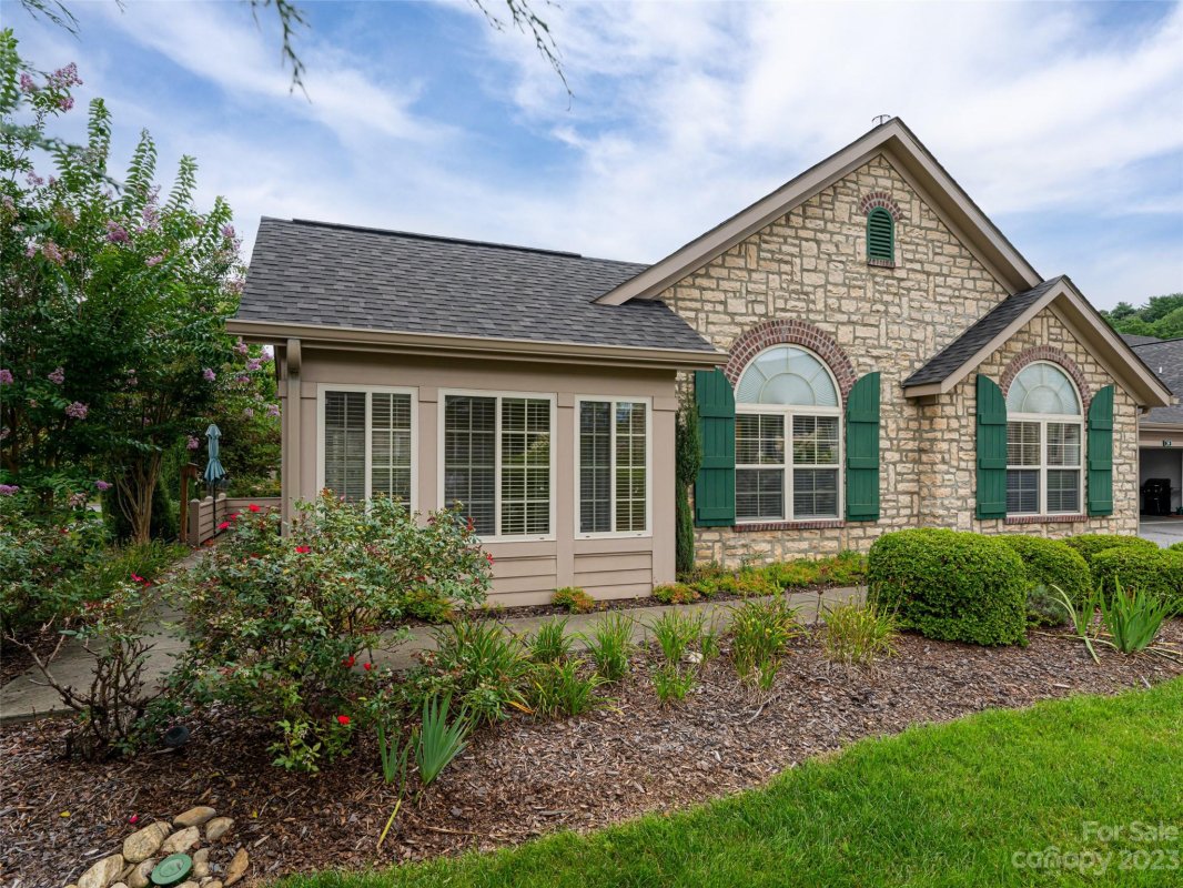 35 Mountain Meadow Circle