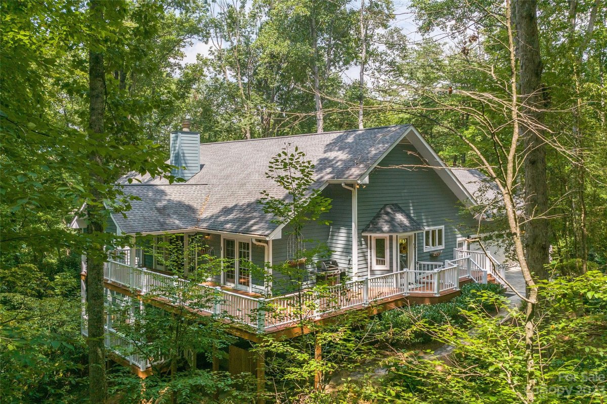 106 Eastmoor Drive