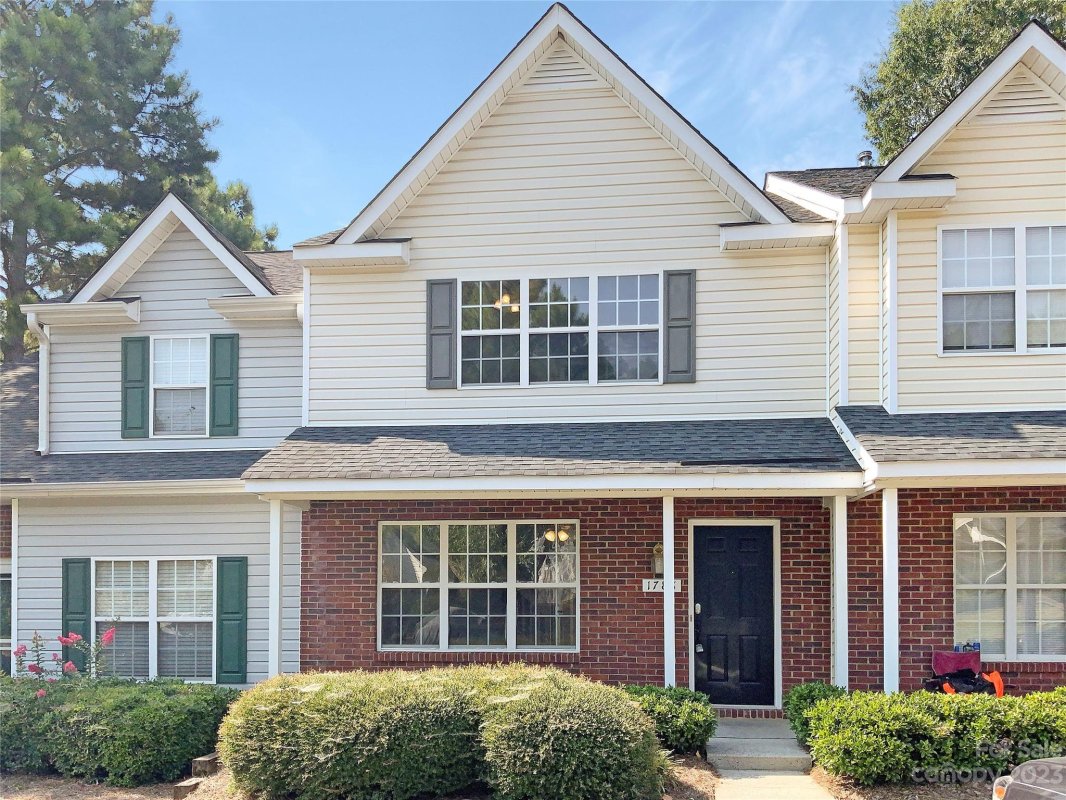 1788 Forest Side Lane