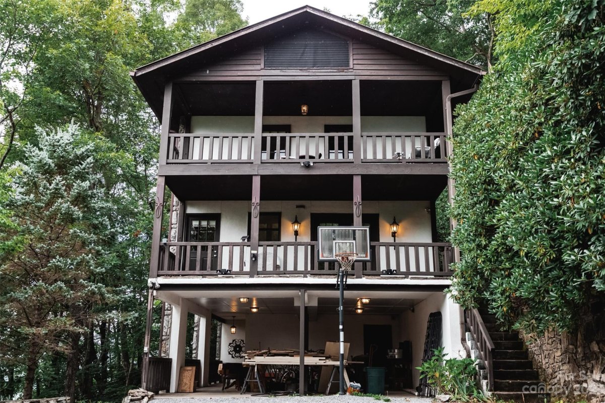 821 Summit Drive