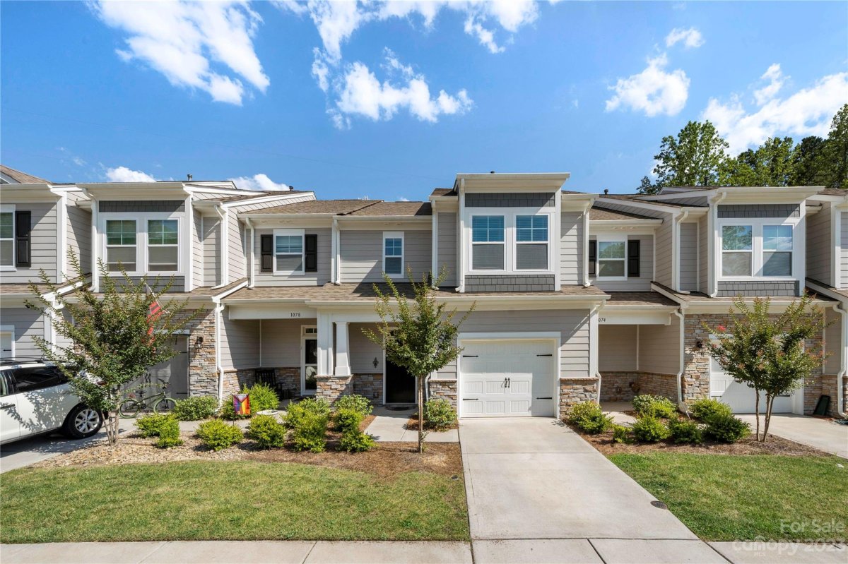 1076 Chicory Trace