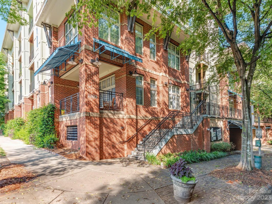 1101 W 1st Street 406