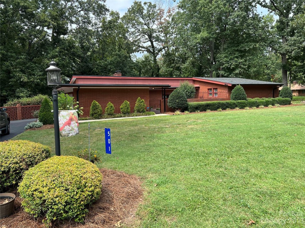501 General Stonewall Jackson Drive