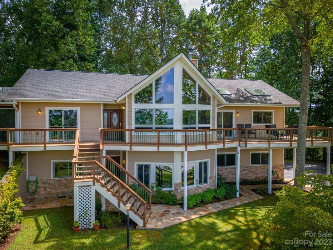 749 Whites Lake Boulevard