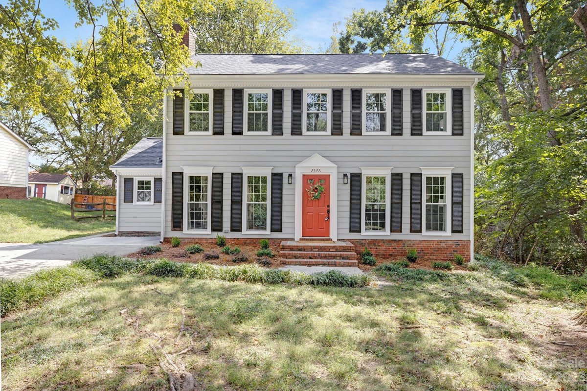 2526 Turnberry Lane