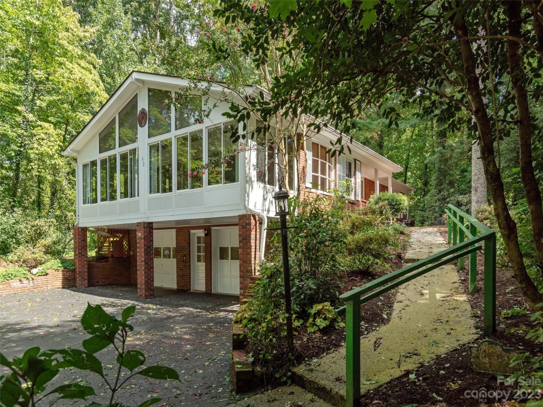 312 Colony Lane
