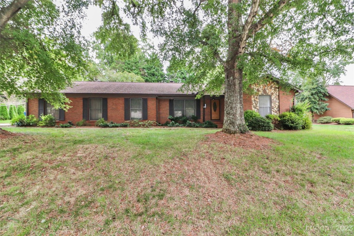 1076 Fairway Drive
