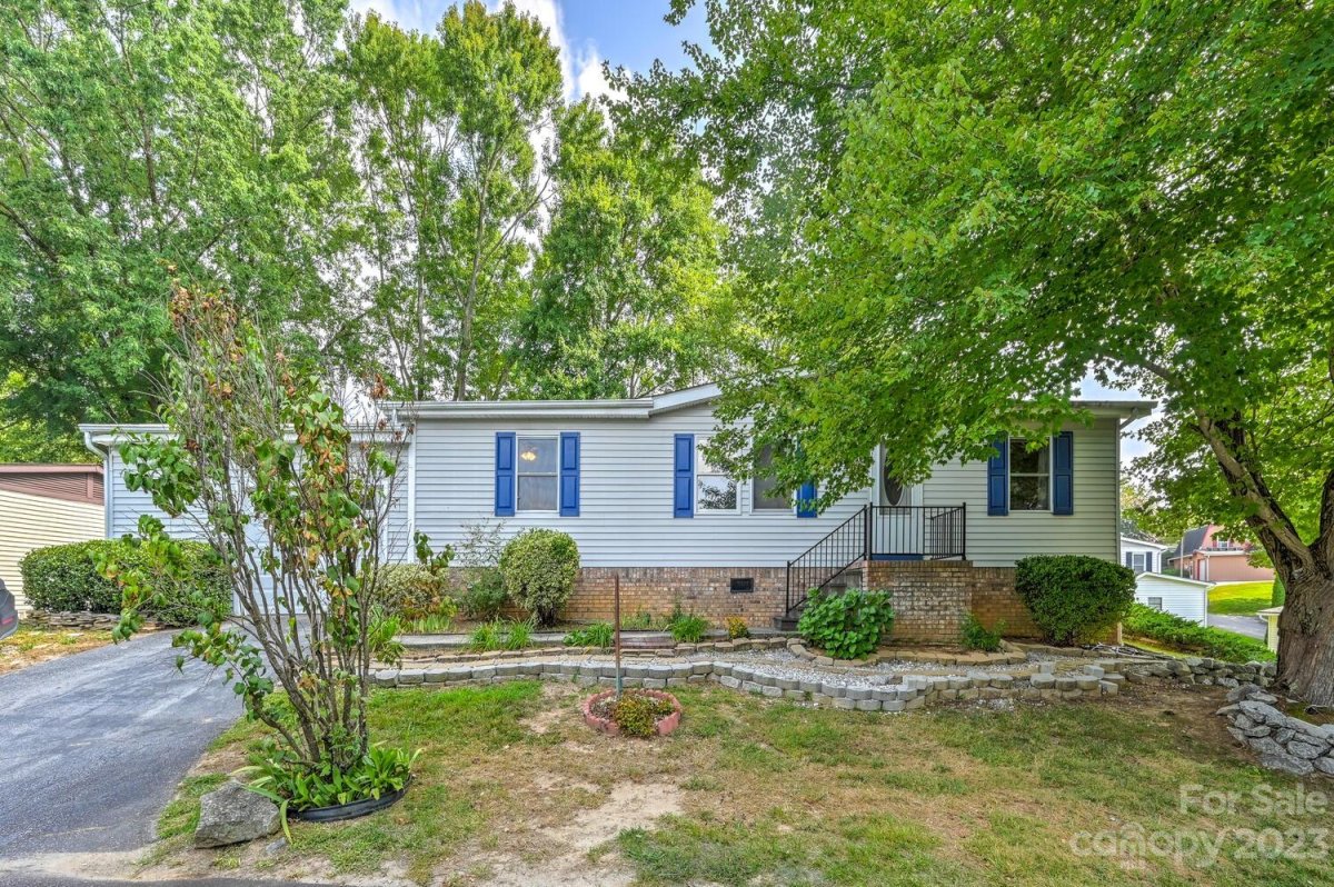 402 Deerfield Court