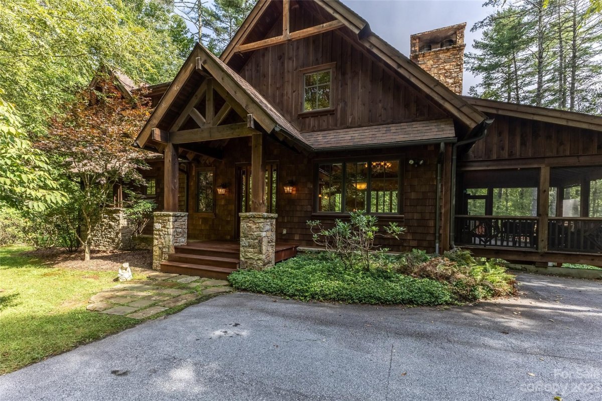 853 Heritage Drive