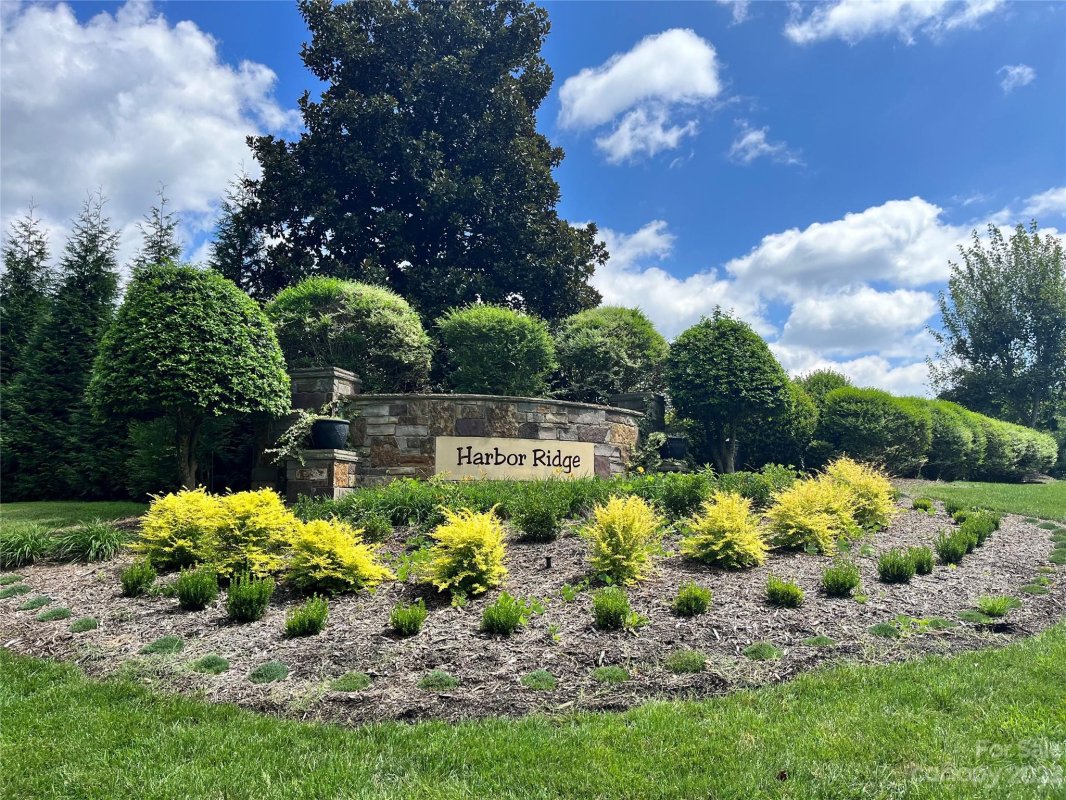 104 Lakefront Drive