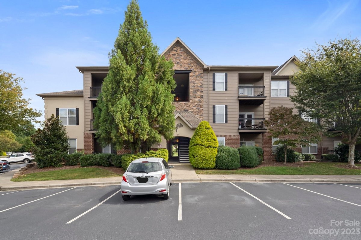 291 Brickton Village Circle 201