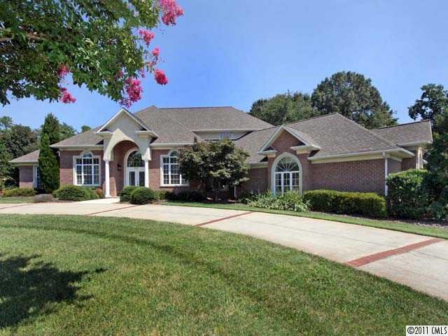 8001 Bay Pointe Drive