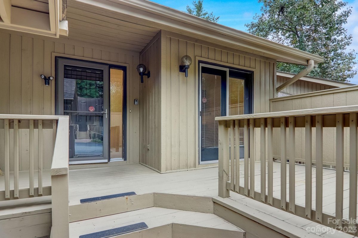 203 N Scarlet Oak Lane