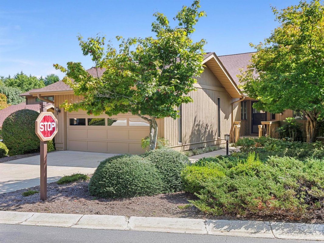 302 Red Oak Drive