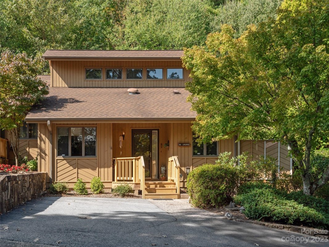 1206 Red Oak Drive