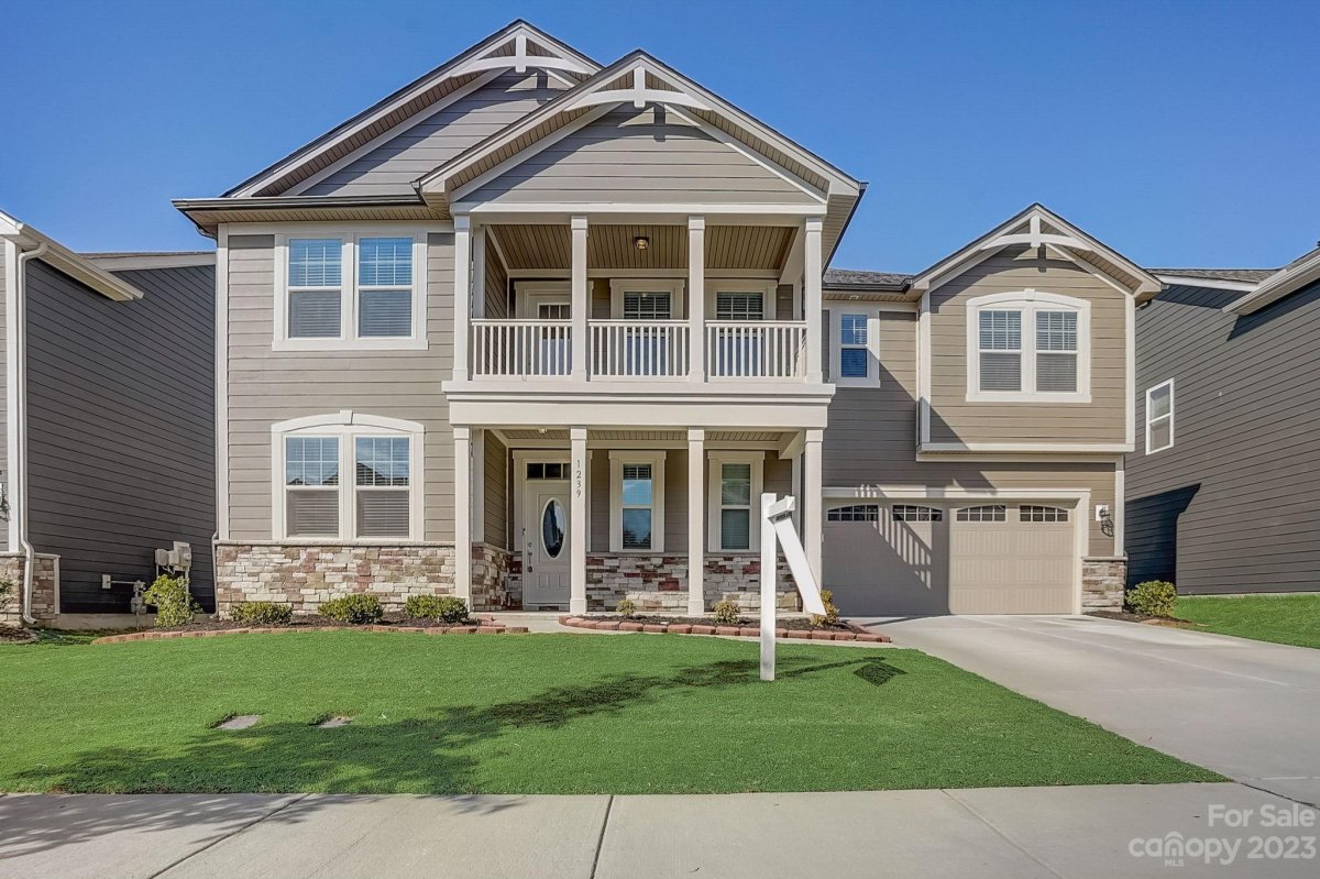 1239 Ainslie Place Road
