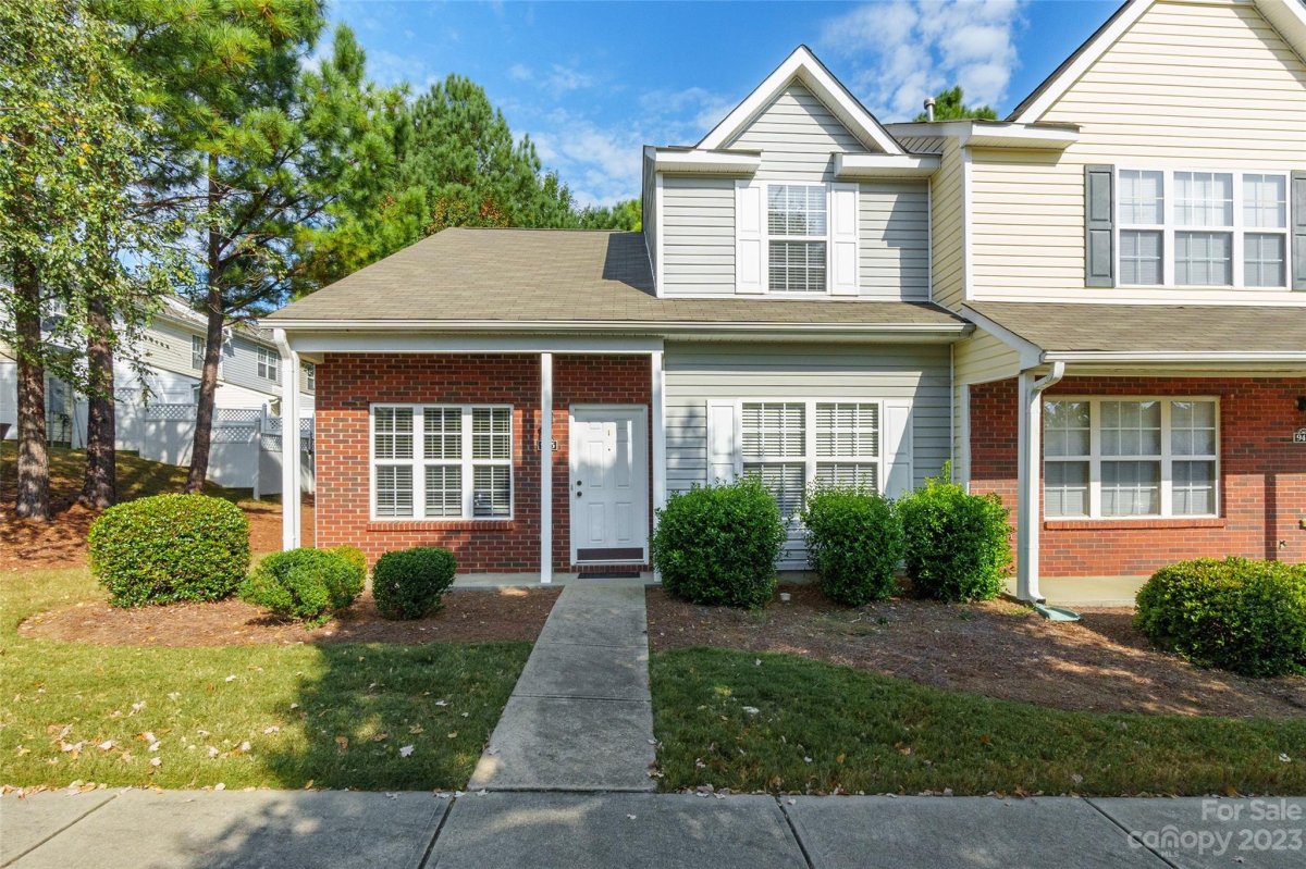 945 Whispering View Lane