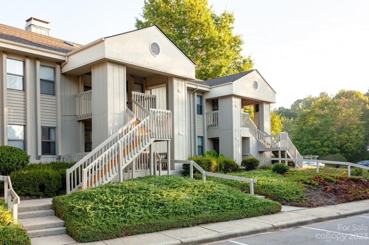 803 Abbey Circle