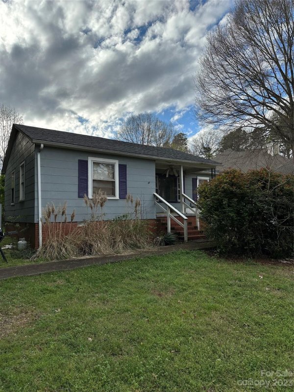 210 Commodore Loop