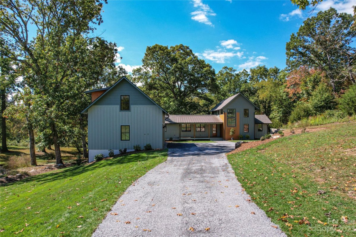 42 Wandering Oaks Way